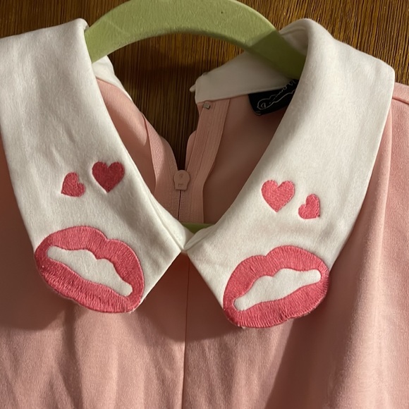 Voodoo Vixen Perry Lips pink sixties mod shift dress - Picture 2 of 3